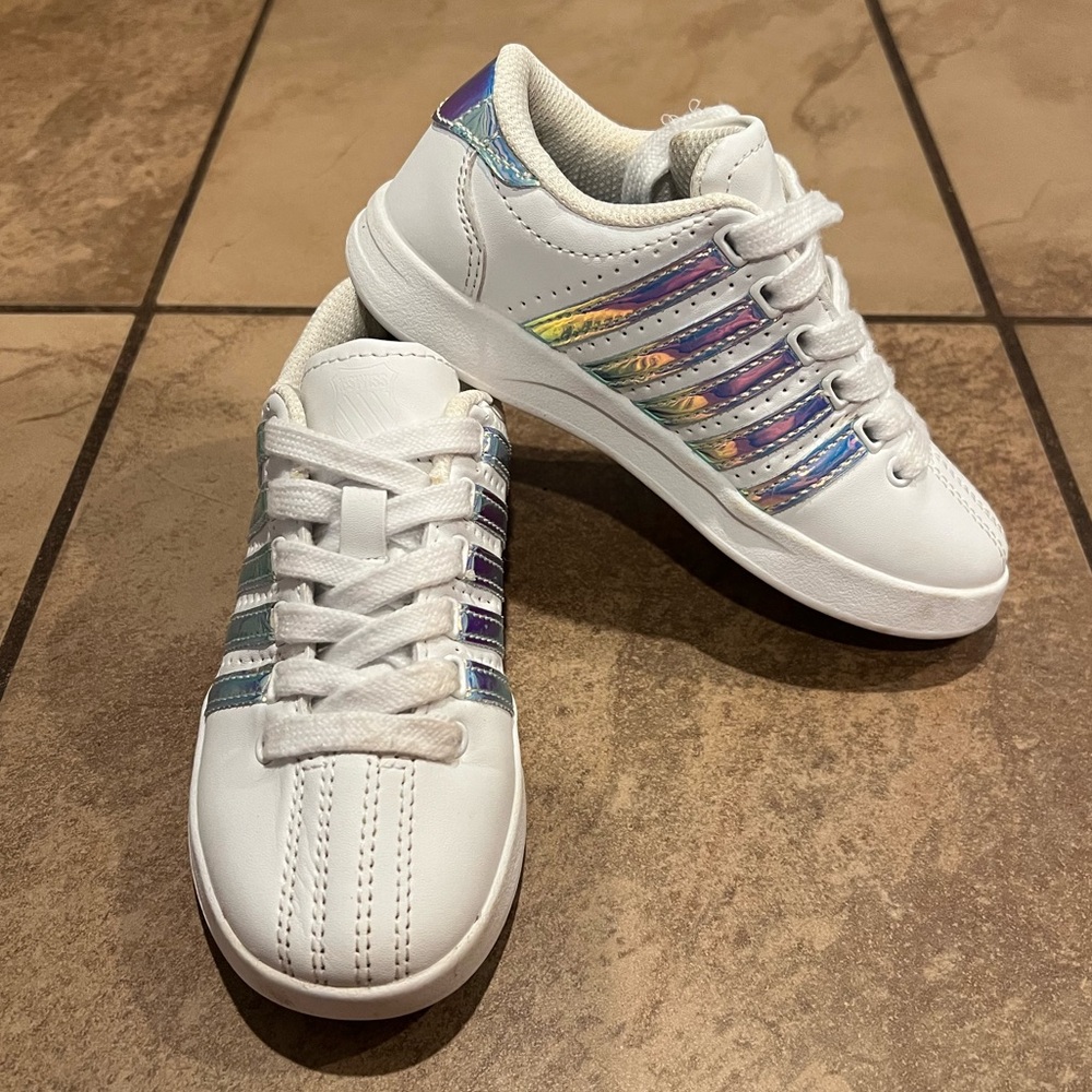 K-Swiss Kids Classic Pro Sneaker - White with Iridescent accents